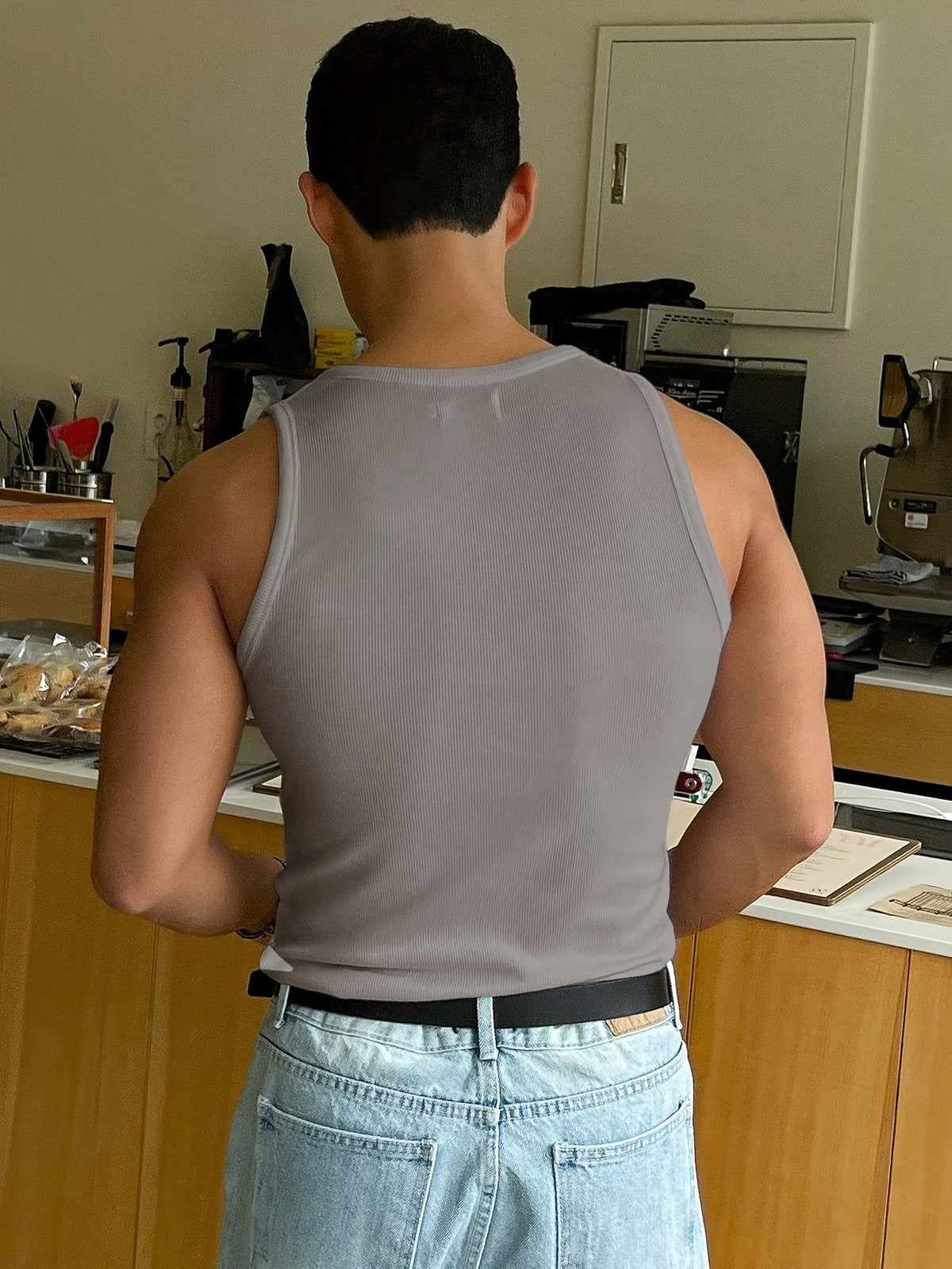 Top Scollo a V – Adatto per l'Estate e l'Uso Casual