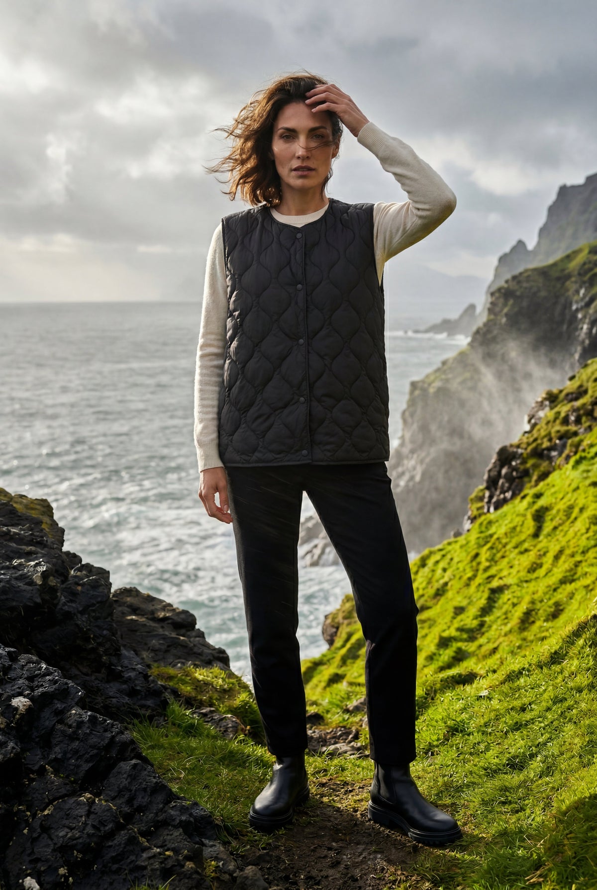 Black Diamond-quilted Sleeveless Bodywarmer Vest with Snap Closure - Photo 12