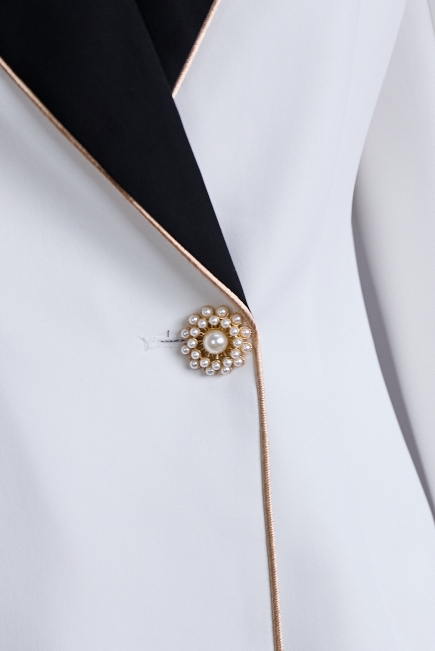Blazer Femminile Scollo Sottile – Design Asimmetrico, Adatto per Lavoro e Uso Casual
