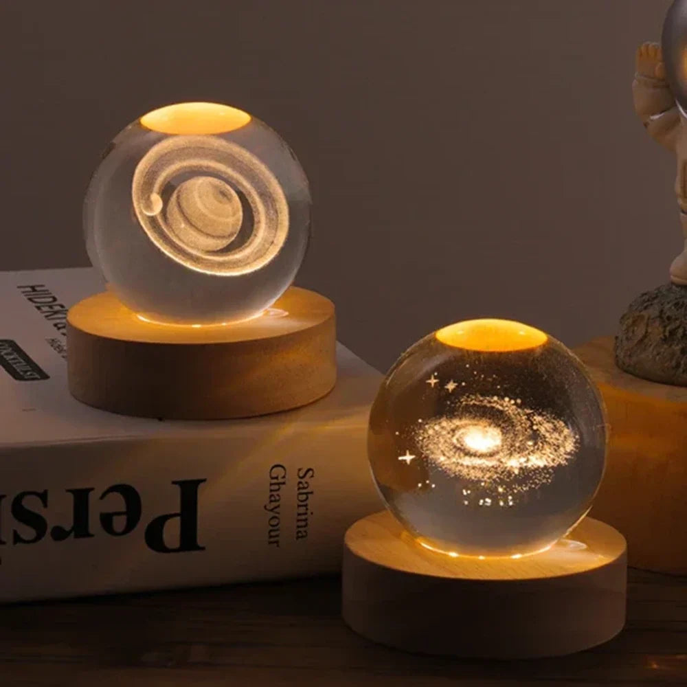 Sfera di Cristallo Luminosa 3D con Base LED in Legno - Lampada da Notte USB