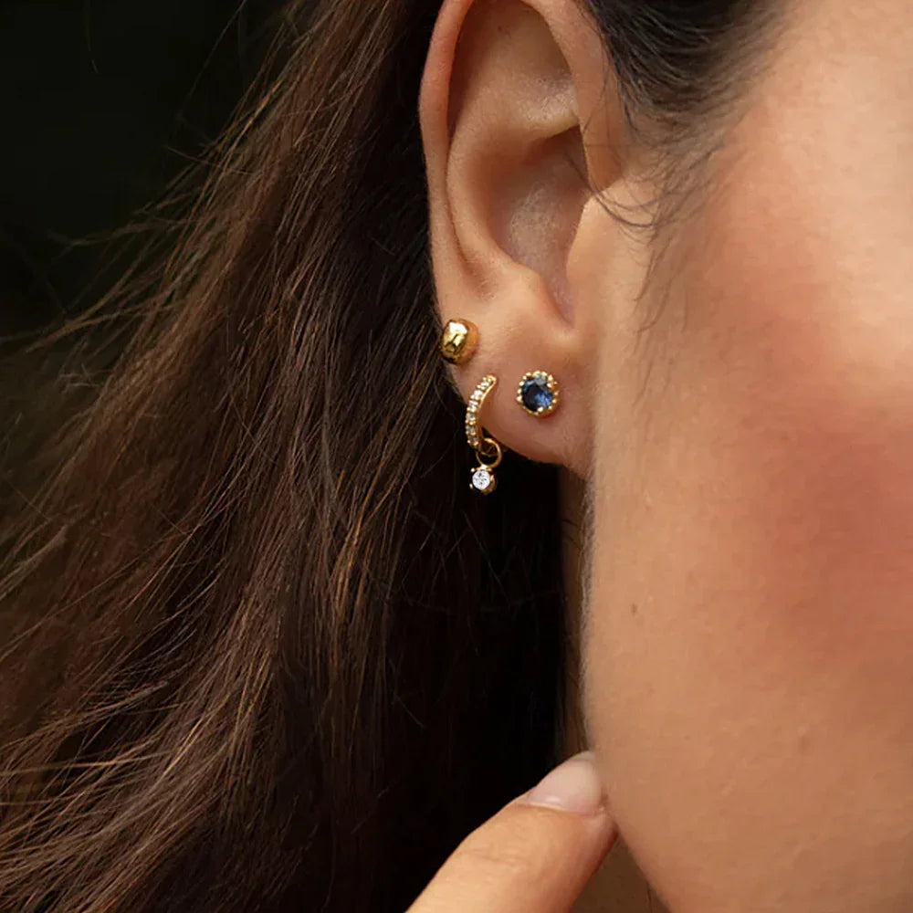 Orecchini a Cerchio Donna Placcati Oro con Zirconi e Charm
