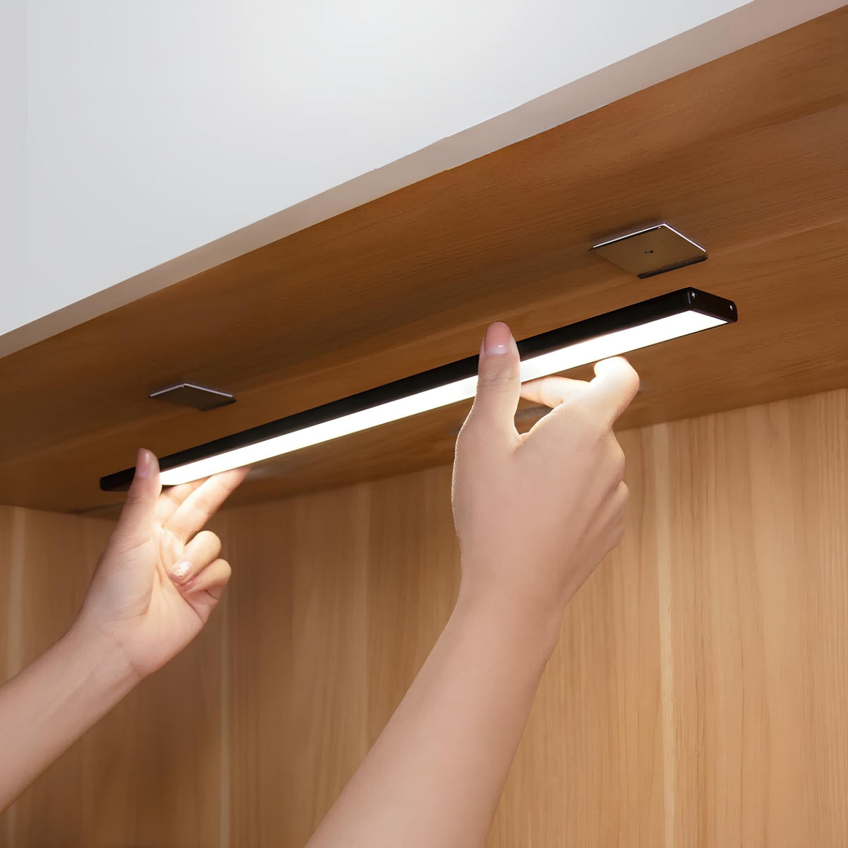 Faretto LED Senza Incasso con Sensore di Movimento e Ricarica USB