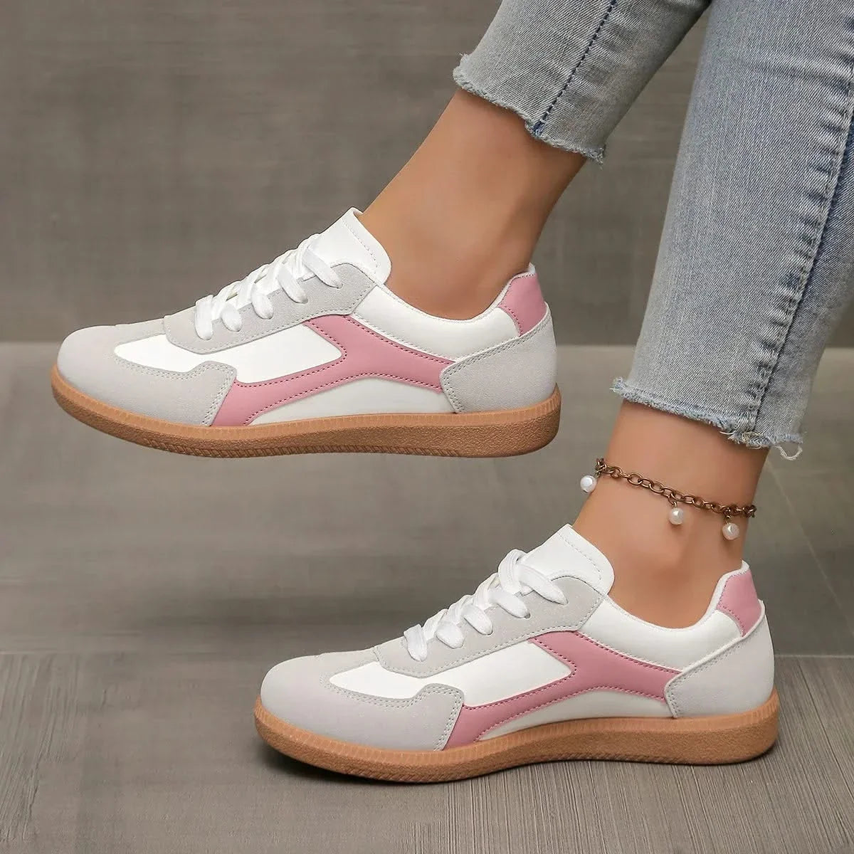 Sneakers Donna in Pelle con Suola a Contrasto