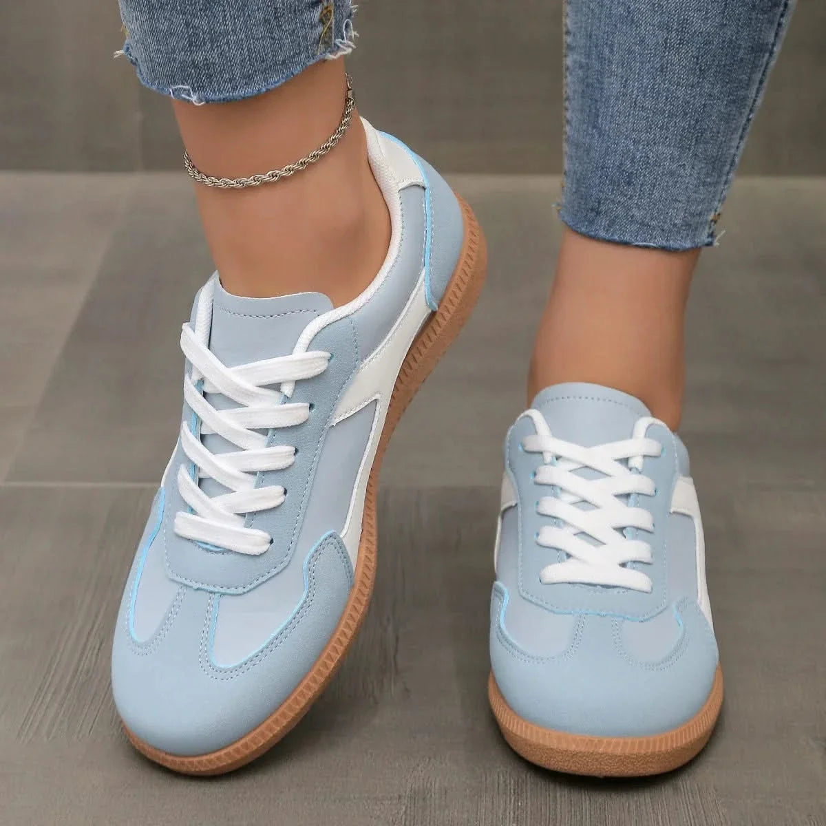 Sneakers Donna in Pelle con Suola a Contrasto