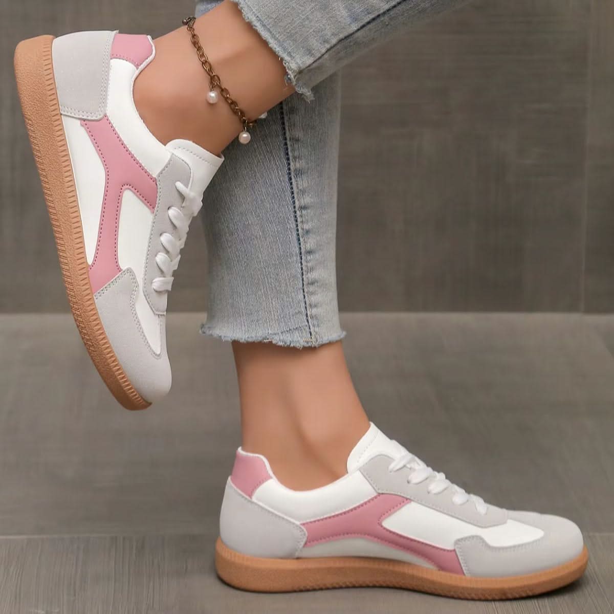 Sneakers Donna in Pelle con Suola a Contrasto