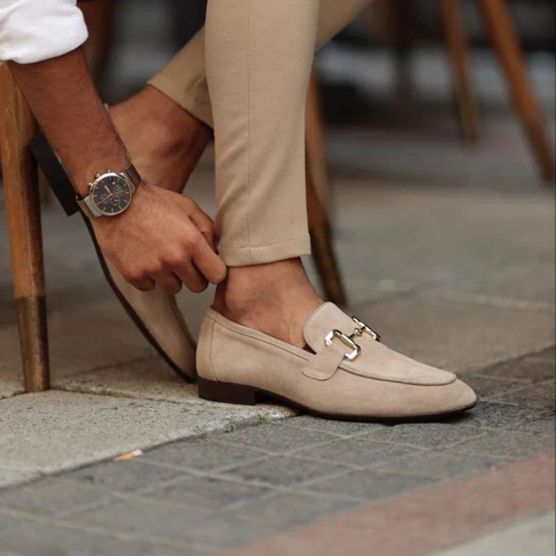Mocassini Uomo in Camoscio con Dettaglio Dorato - Scarpe Eleganti Slip-On