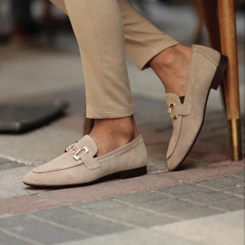 Mocassini Uomo in Camoscio con Dettaglio Dorato - Scarpe Eleganti Slip-On