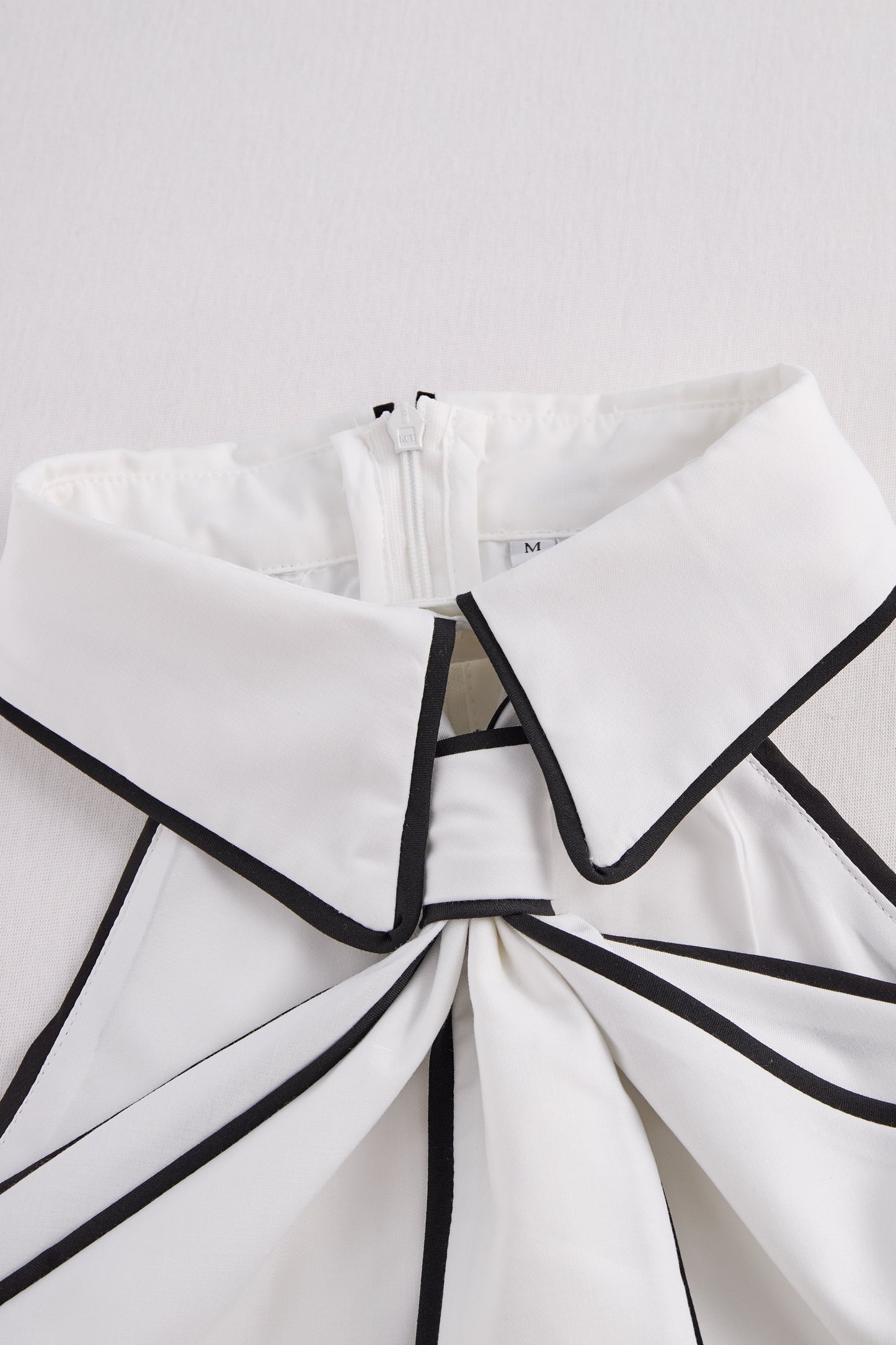 Blusa Donna Scollo Sottile – Senza Maniche, Adatta per Uso Casual e Lavorativo