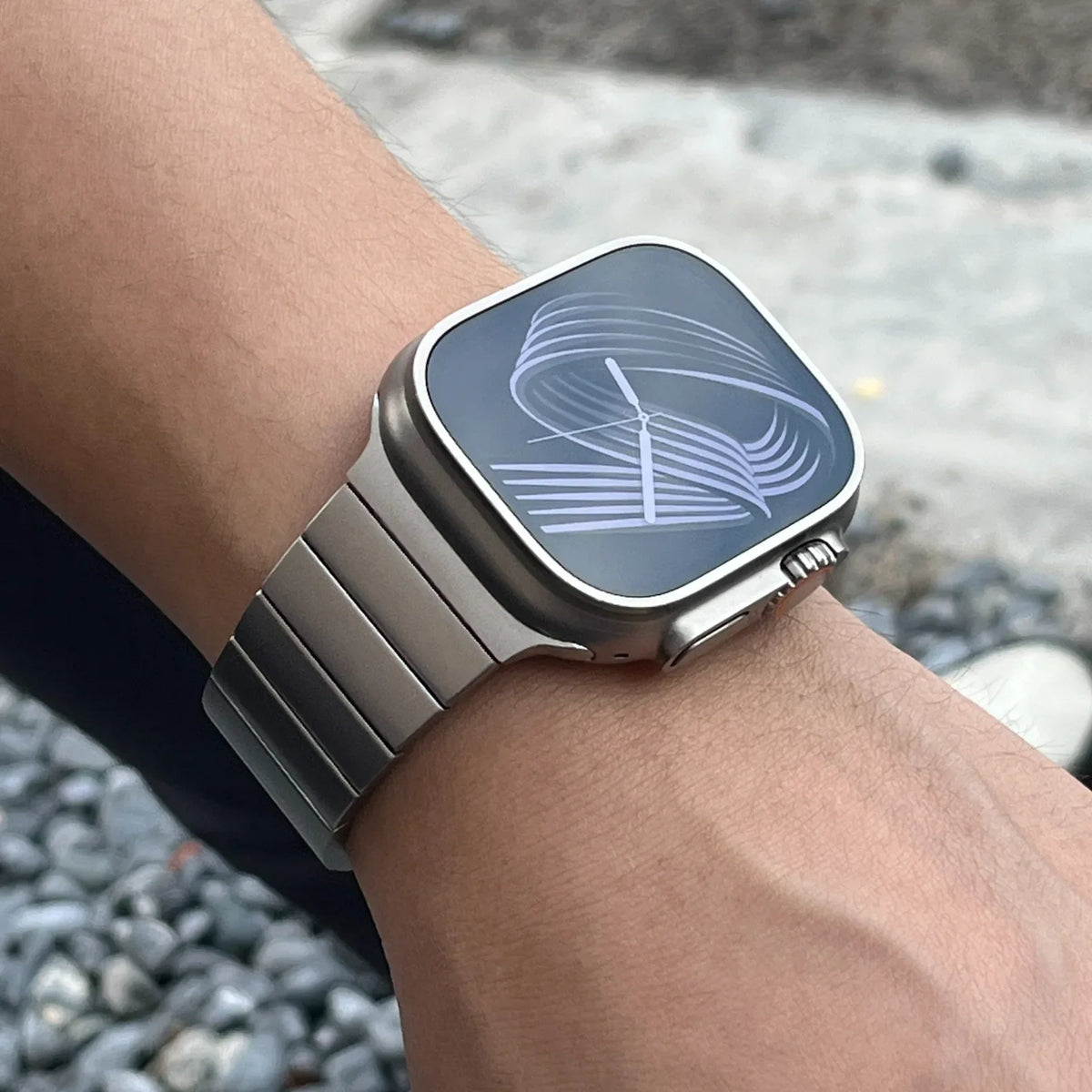 Cinturino a Maglie in Titanio per Apple Watch con Chiusura Magnetica