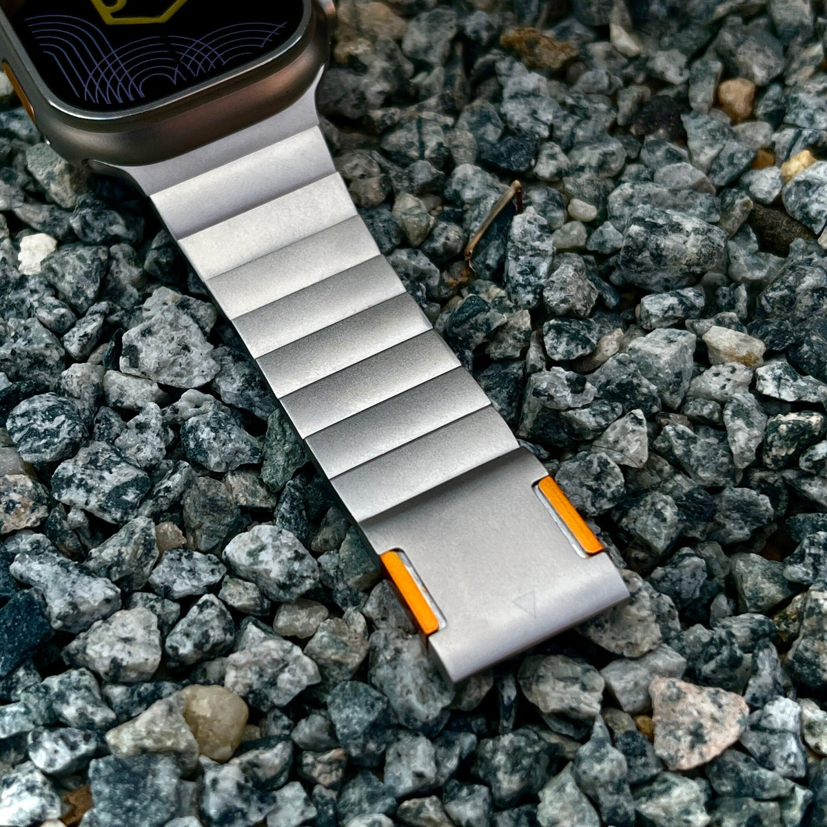 Cinturino a Maglie in Titanio per Apple Watch con Chiusura Magnetica