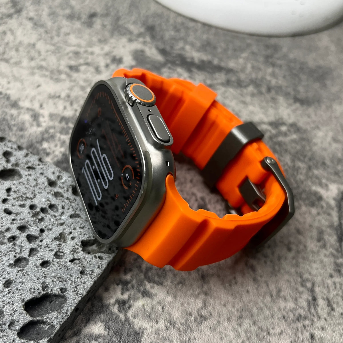 Cinturino Sportivo in Silicone per Apple Watch con Fibbia in Titanio