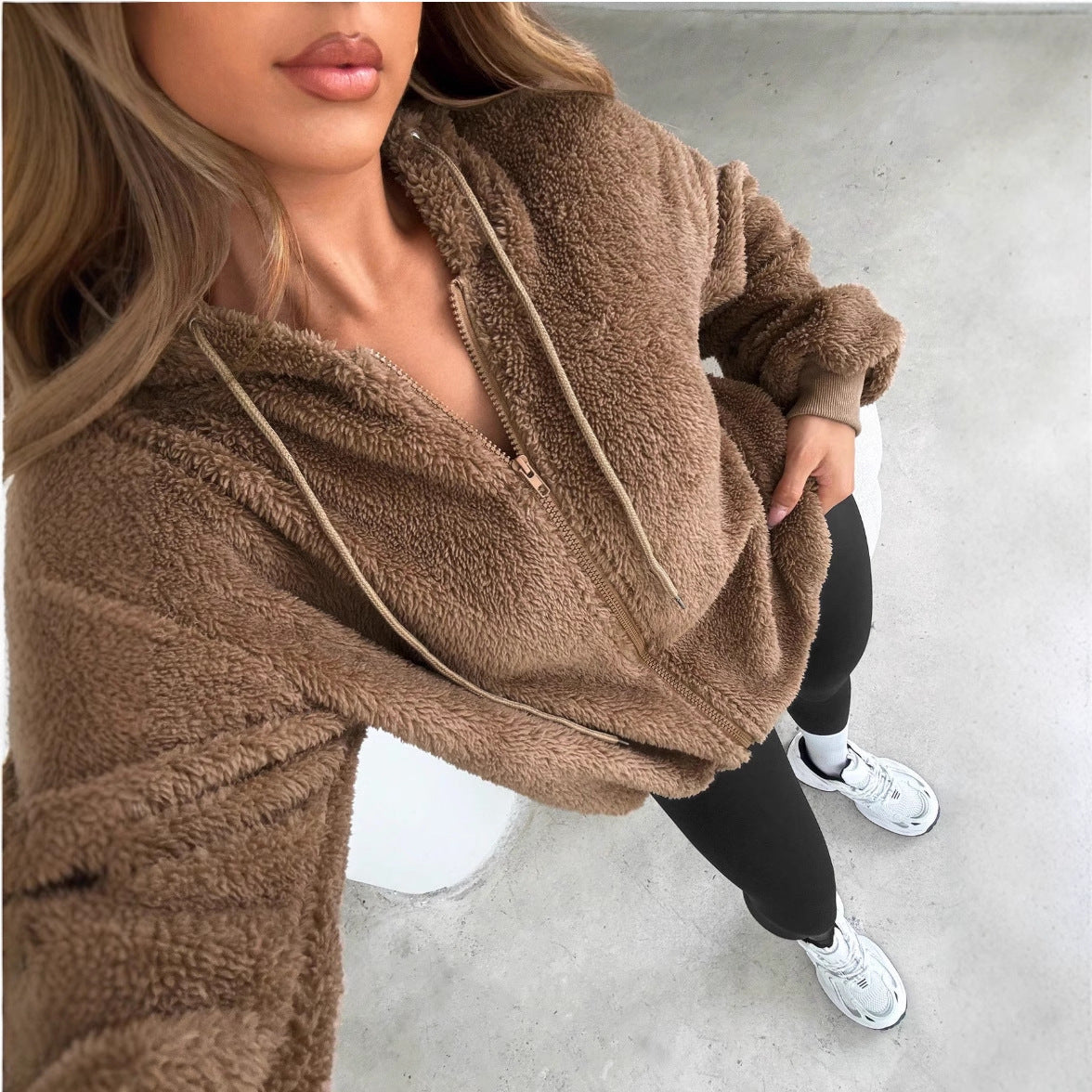 Cardigan Donna in Pile Morbido con Cappuccio e Zip