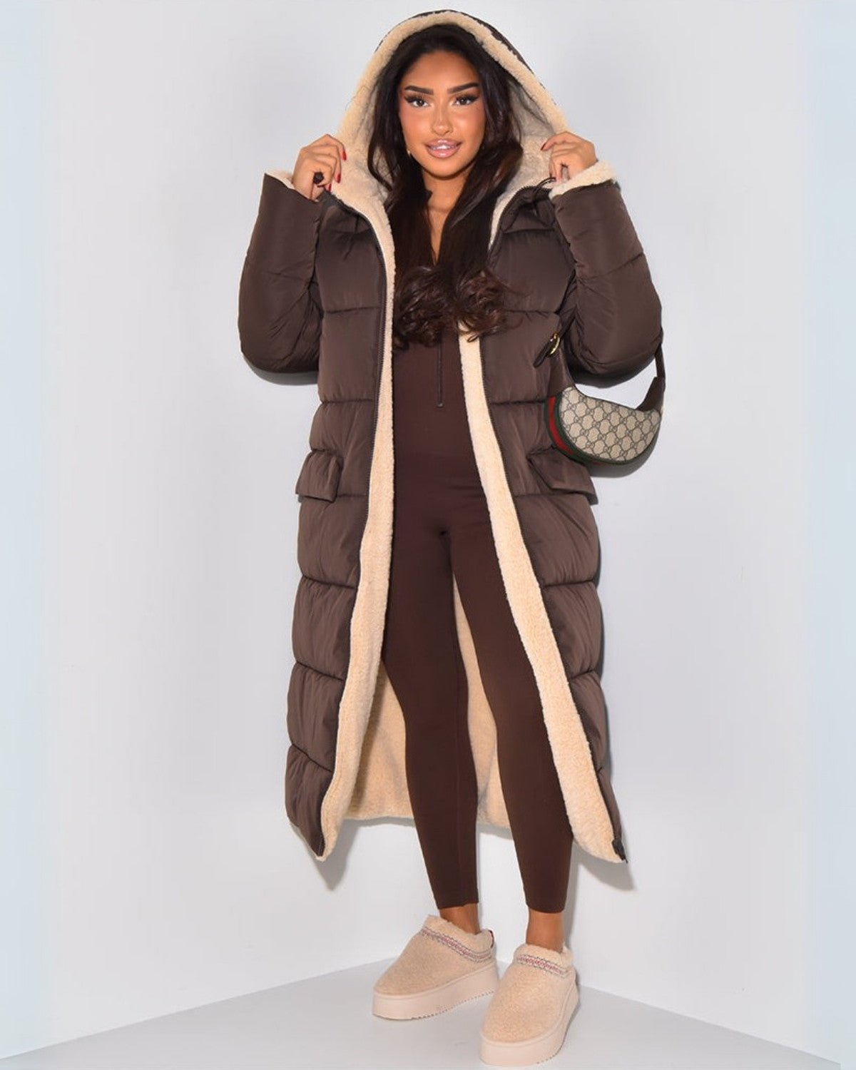 Giacca Invernale Donna Reversibile – Design Doppio Senso in Nero e Grigio per Giornate Fredde e Outfit Casual o Chic