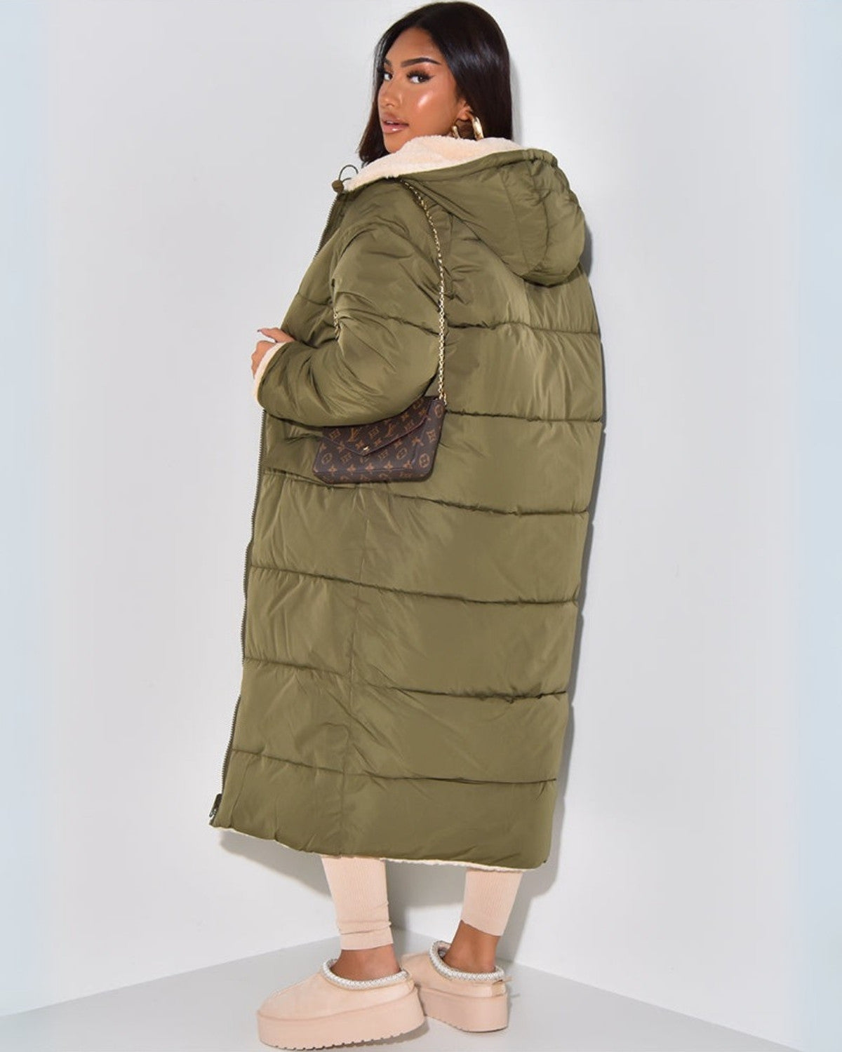Giacca Invernale Donna Reversibile – Design Doppio Senso in Nero e Grigio per Giornate Fredde e Outfit Casual o Chic