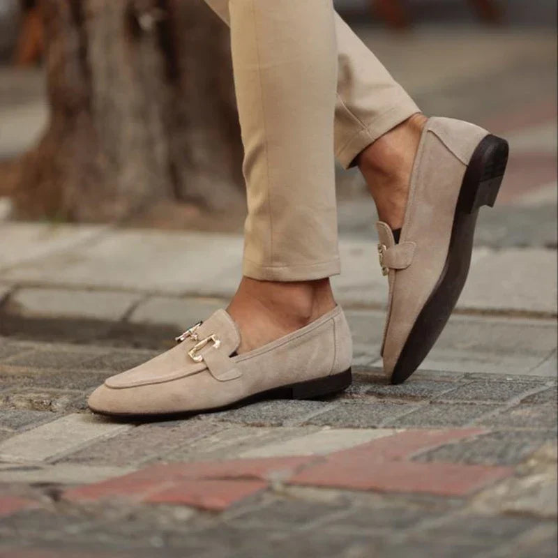 Mocassini Uomo in Camoscio con Dettaglio Dorato - Scarpe Eleganti Slip-On