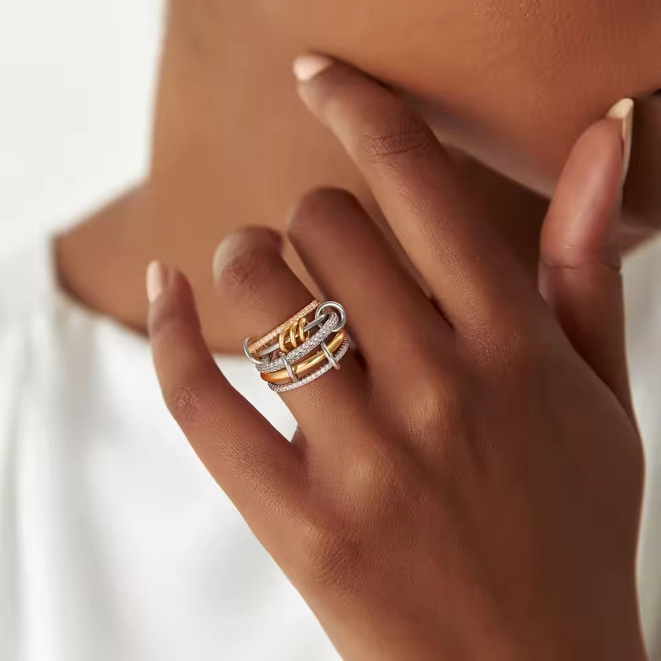 Anello Donna Placcato Oro Giallo 18k con Zirconi a Fasce Sovrapposte