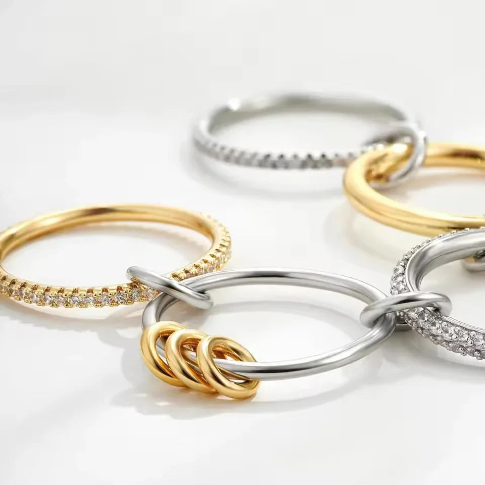 Anello Donna Placcato Oro Giallo 18k con Zirconi a Fasce Sovrapposte