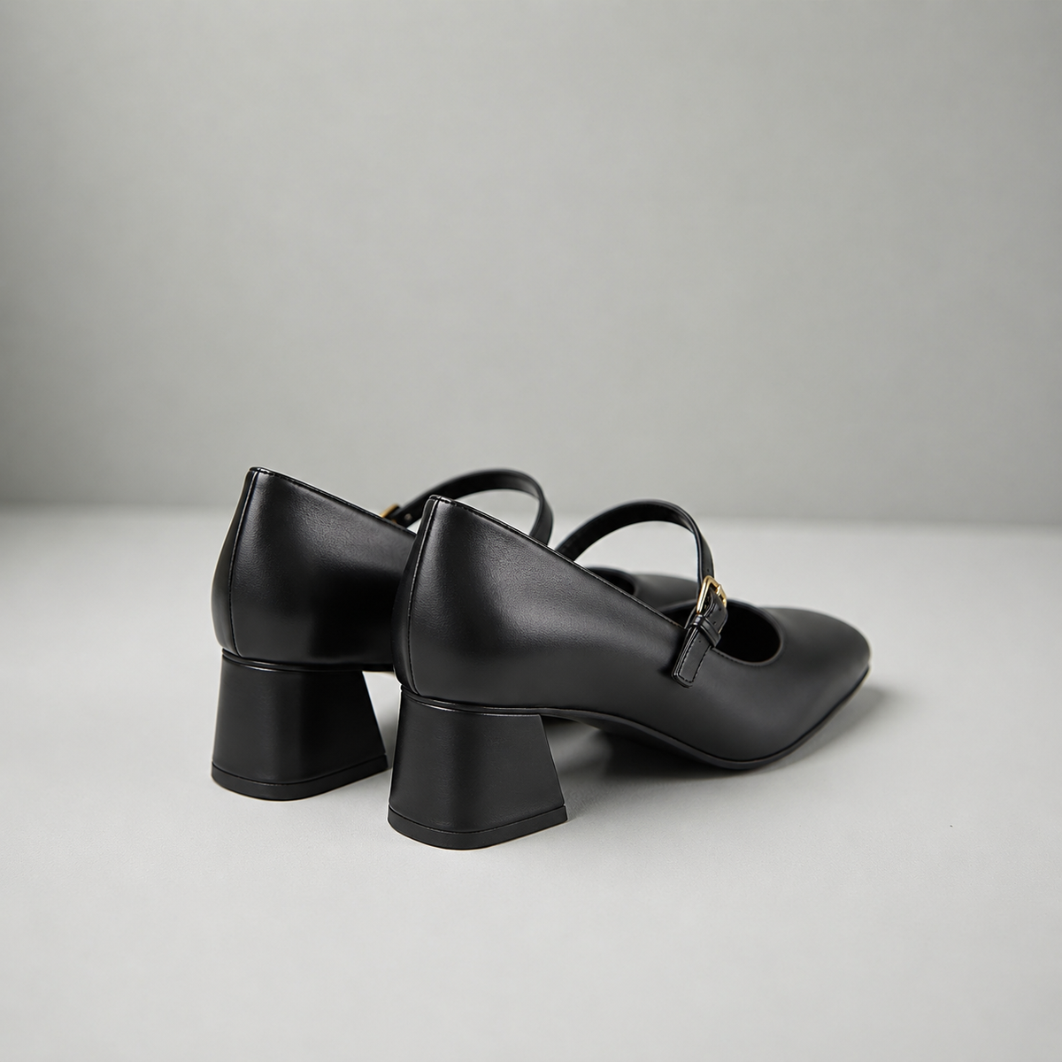 Scarpe Mary Jane con tacco nero
