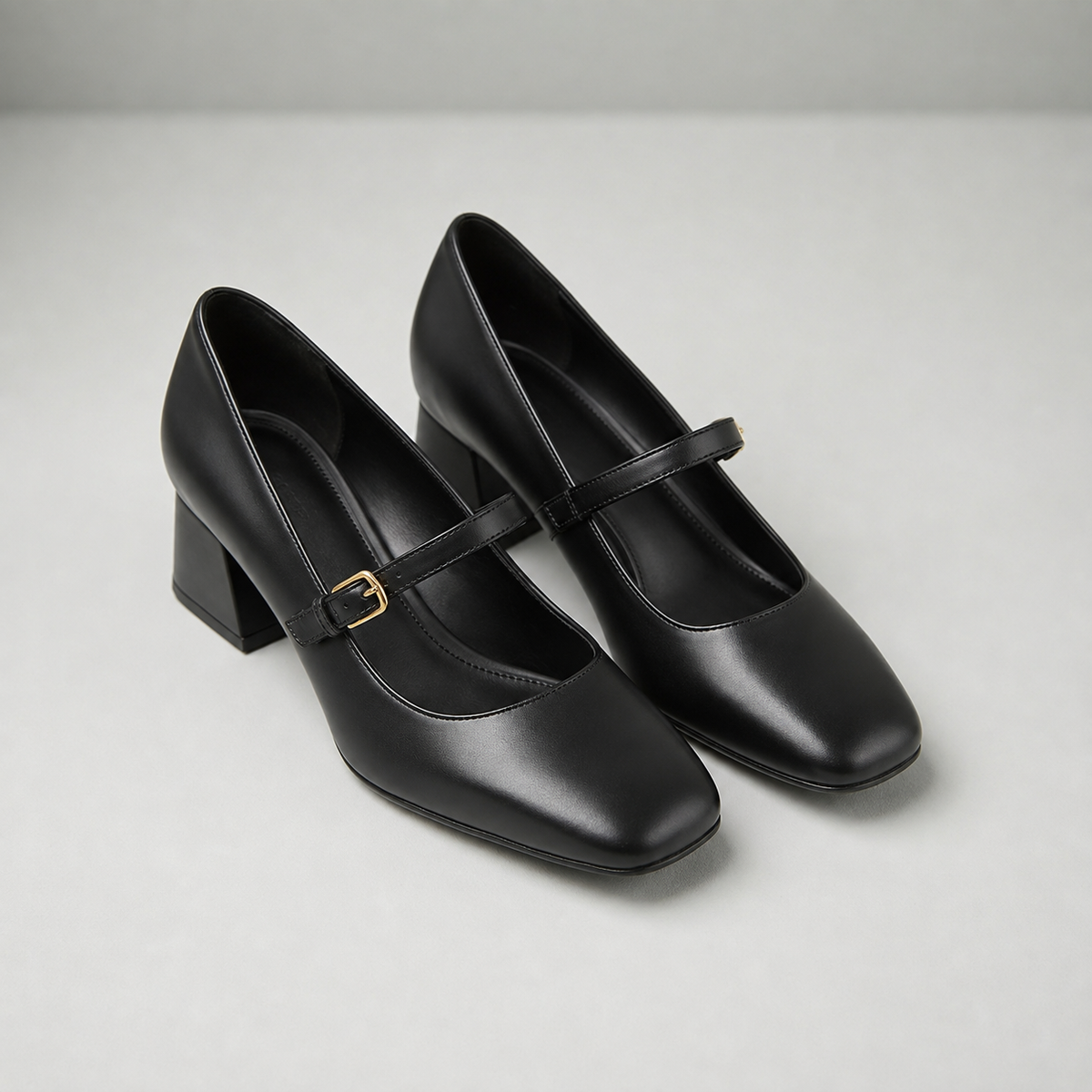 Scarpe Mary Jane con tacco nero