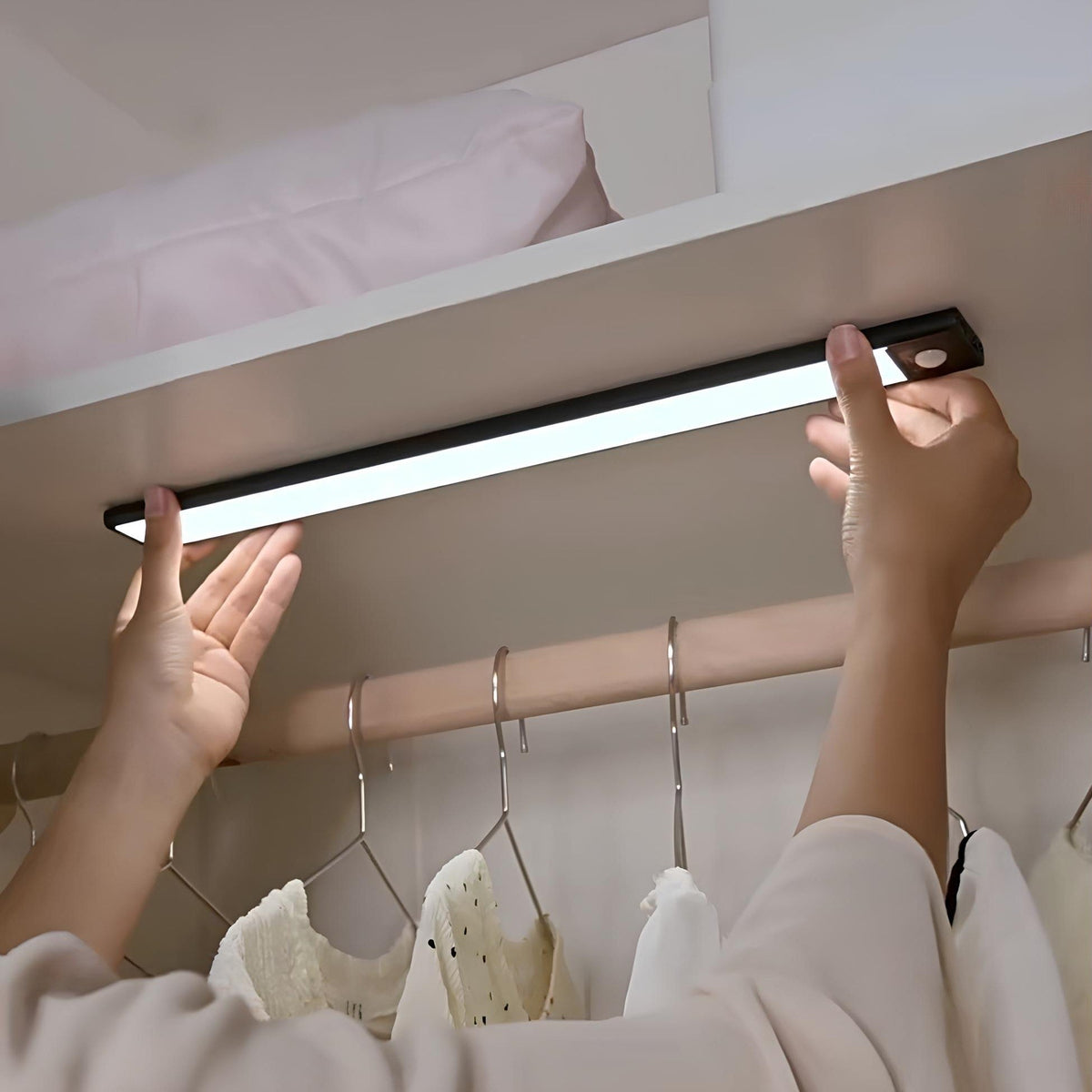 Faretto LED Senza Incasso con Sensore di Movimento e Ricarica USB