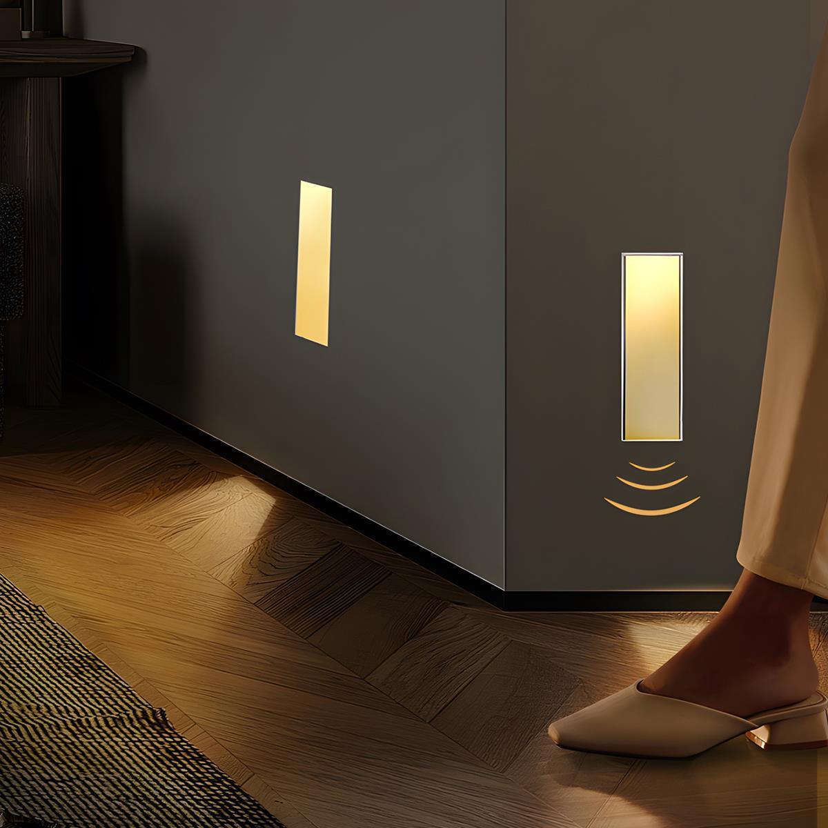 Applique da Parete LED Minimalista Bianca con Sensore di Movimento