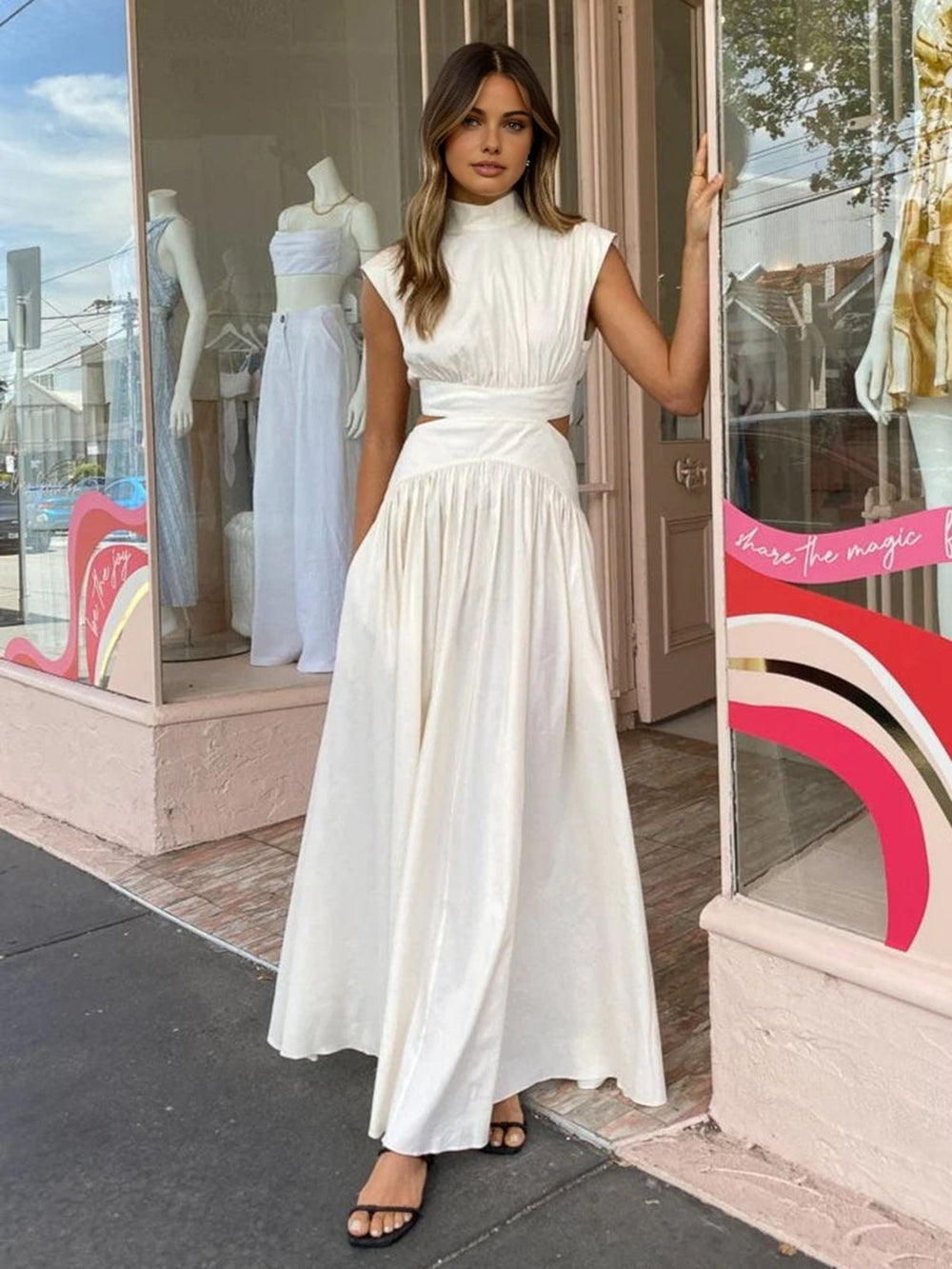Abito Femminile Scollo Ingiottito – Adatto per Occasioni Festive, Con Dettagli Cut-Out
