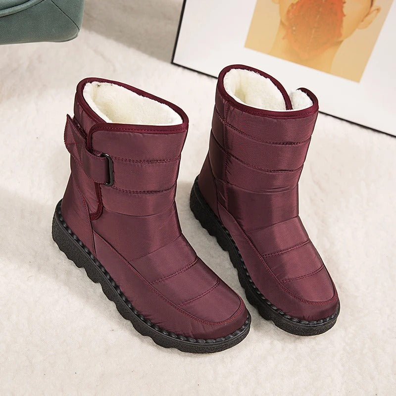 Saskia bordeaux winterlaars, gedragen met jeans