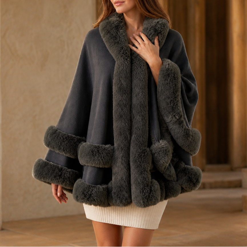 Mantella Donna in Maglia con Cappuccio e Bordo in Ecopelliccia