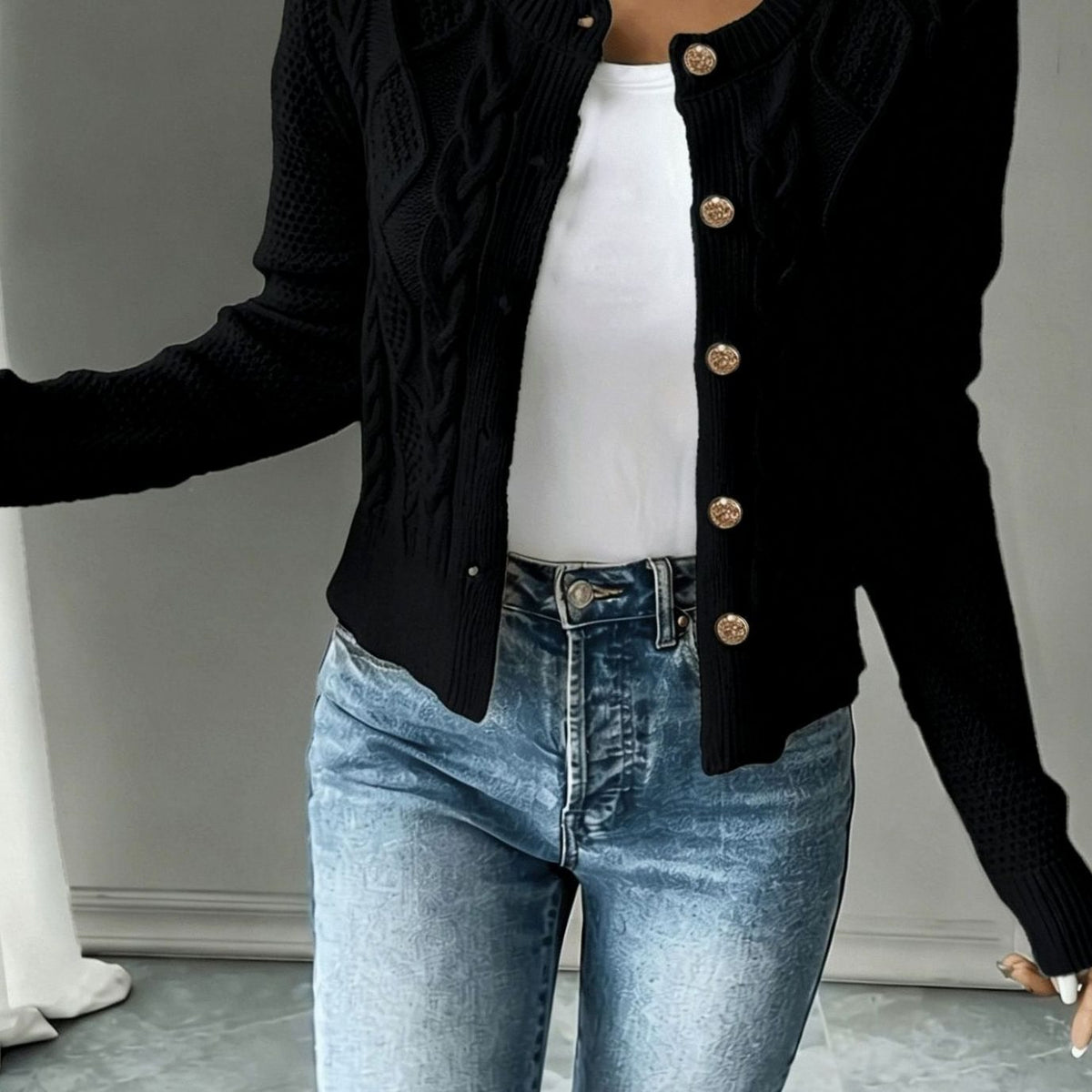 Cardigan Donna Corto a Trecce con Bottoni Dorati