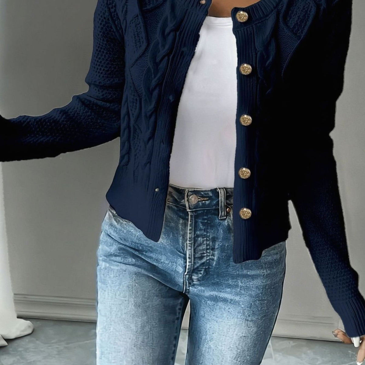 Cardigan Donna Corto a Trecce con Bottoni Dorati