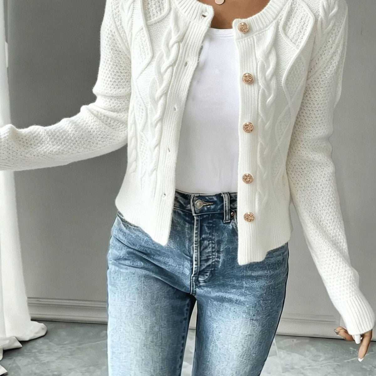 Cardigan Donna Corto a Trecce con Bottoni Dorati