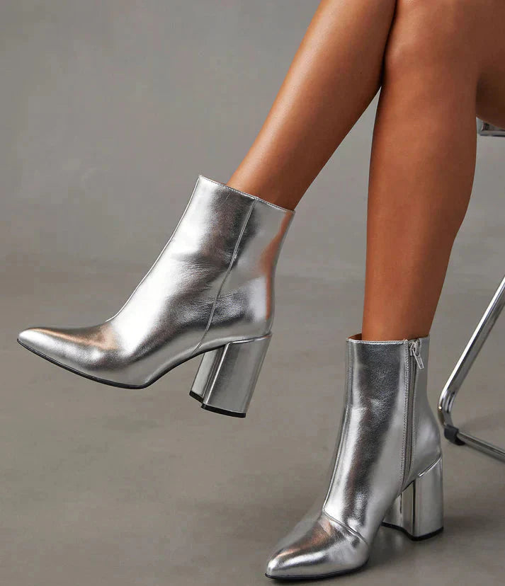 Stivali alla Caviglia Argento – Design Metallico e Moderno per Outfit Casual o Chic